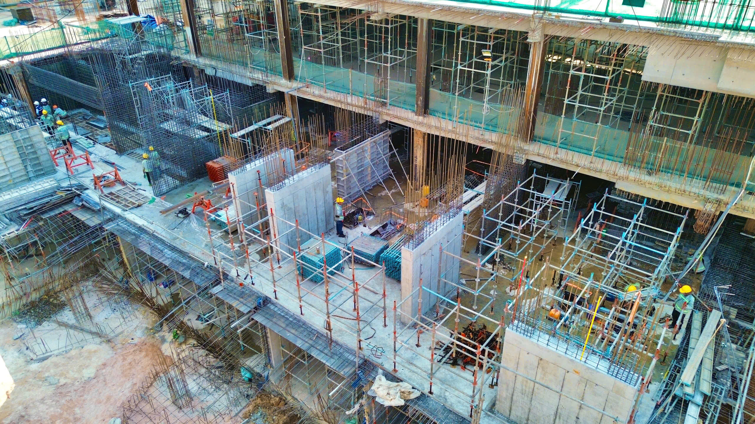 Thi công móng khối Podium