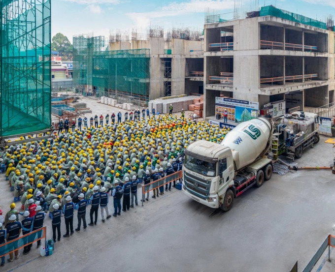 Hơn 700 công nhân làm việc mỗi ngày tại công trường dự án